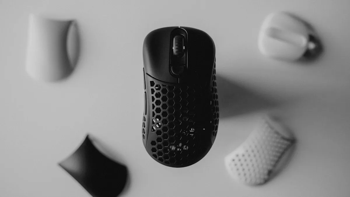 Teclado mecânico gamer com switches magnéticos e iluminação RGB