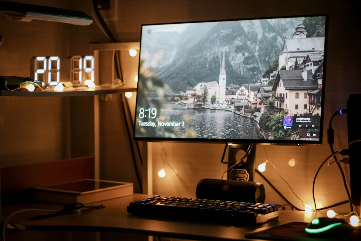 Monitor gamer ultrawide de alta taxa de atualização em setup gamer dos sonhos